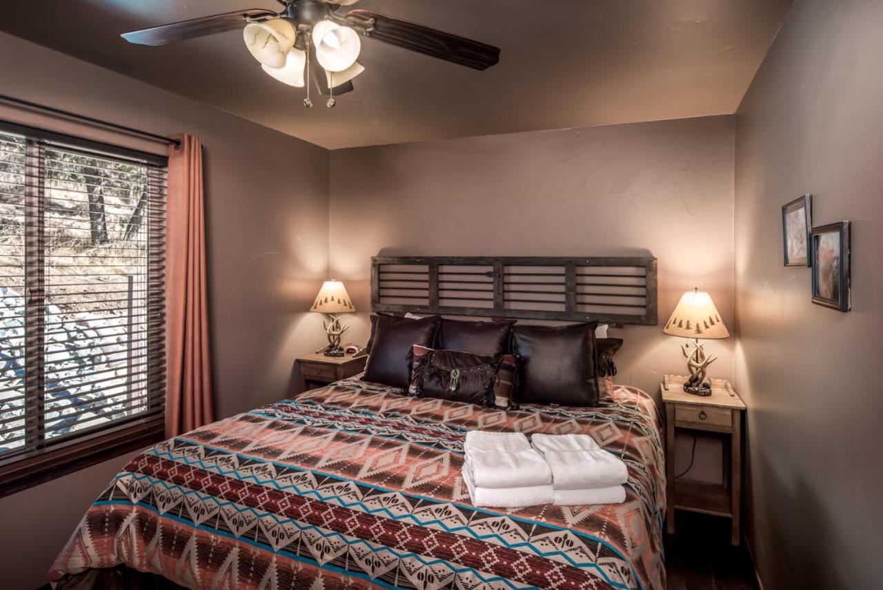 Fifth Dimension, 2 Bedrooms, Wifi, Hot Tub, Game Table, Grill, Sleeps 4 Ruidoso Luaran gambar