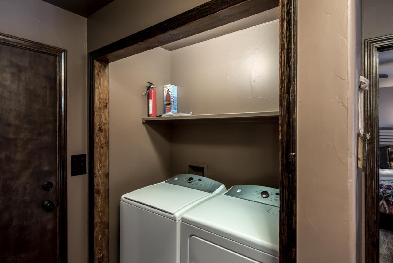 Fifth Dimension, 2 Bedrooms, Wifi, Hot Tub, Game Table, Grill, Sleeps 4 Ruidoso Luaran gambar